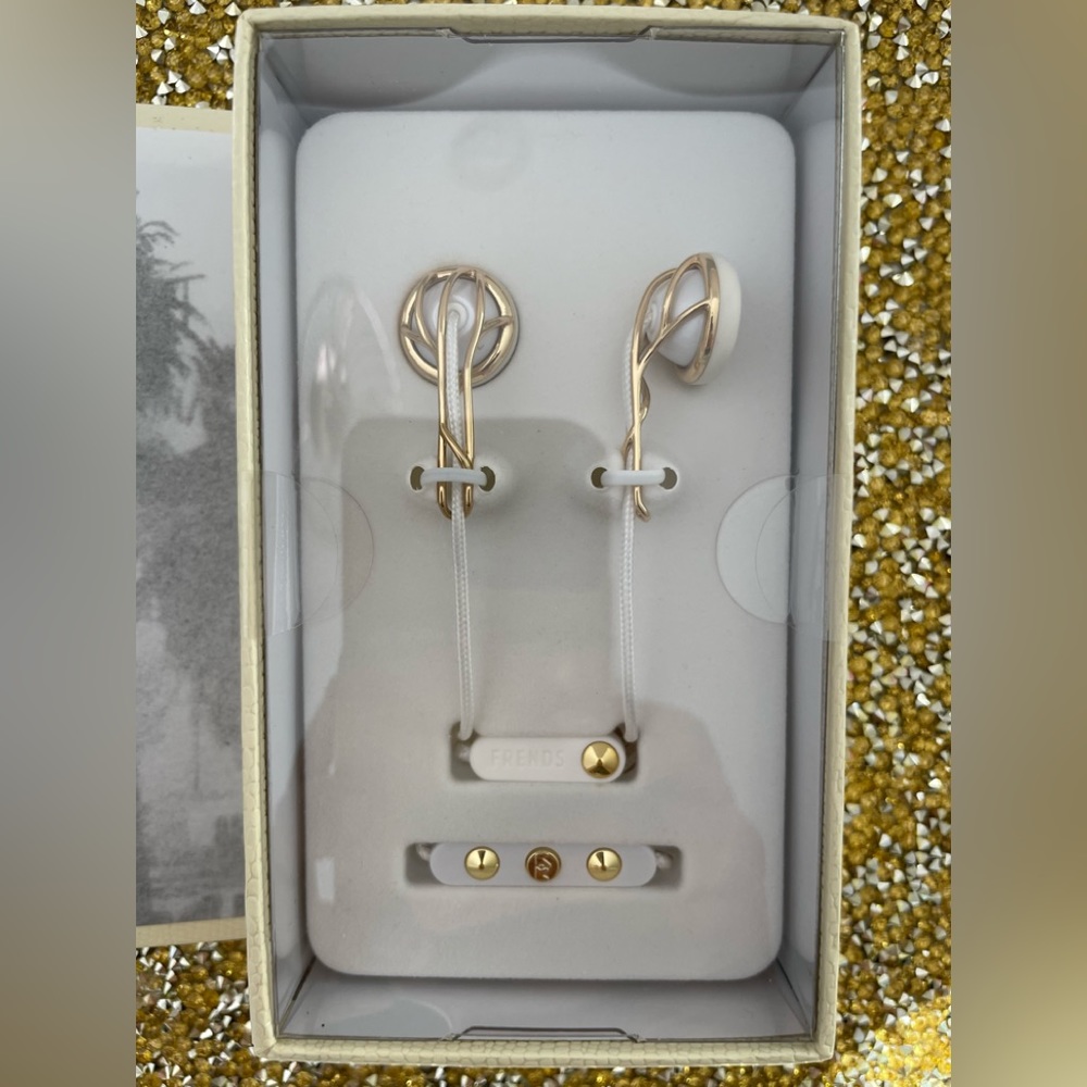 Ear buds with Glam
